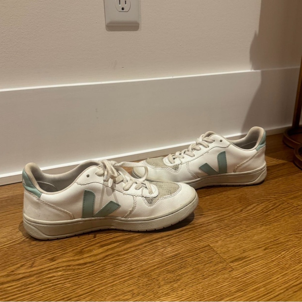 Veja White and team v10 Shoes